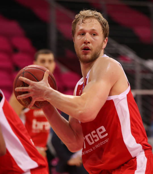 上有更高的 上有更高的